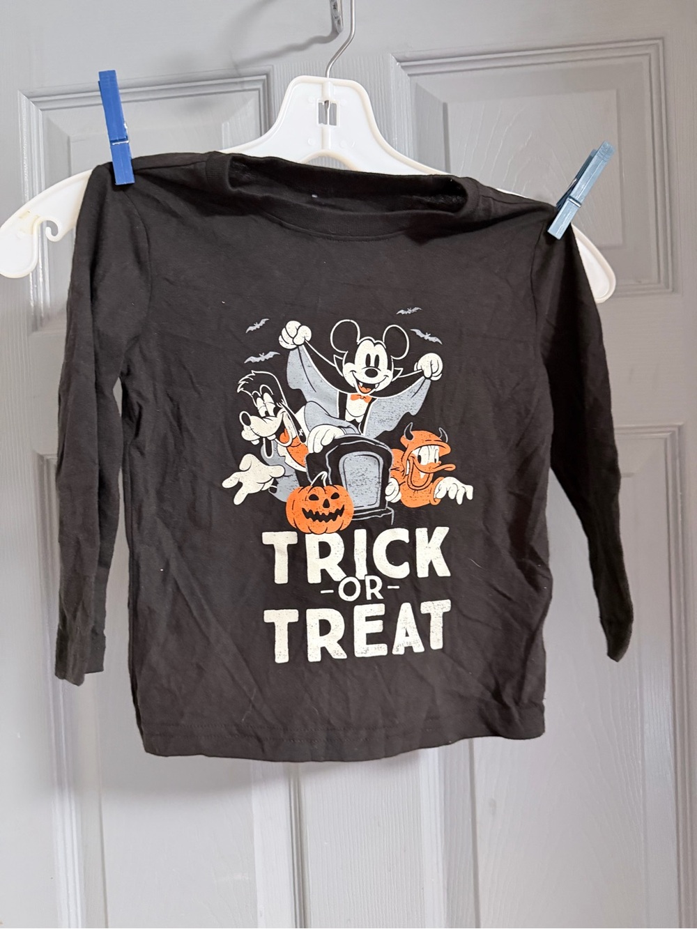 Disney Black Long-Sleeve 'Trick or Treat' Mickey & Friends Halloween Tee